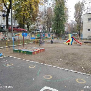 Angajații IET nr.149, str.M.Sadoveanu 4/4 au salubrizat și amenajat terenul instituției de învățământ.